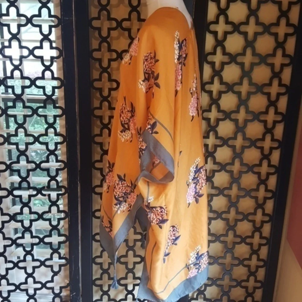 NWT  GOLDEN‎ GRAY TASSEL KIMONO